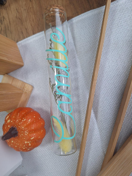 Tube de fleurs séchés