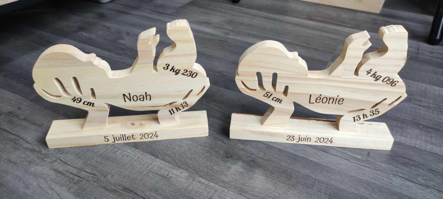 Bébé naissance en bois