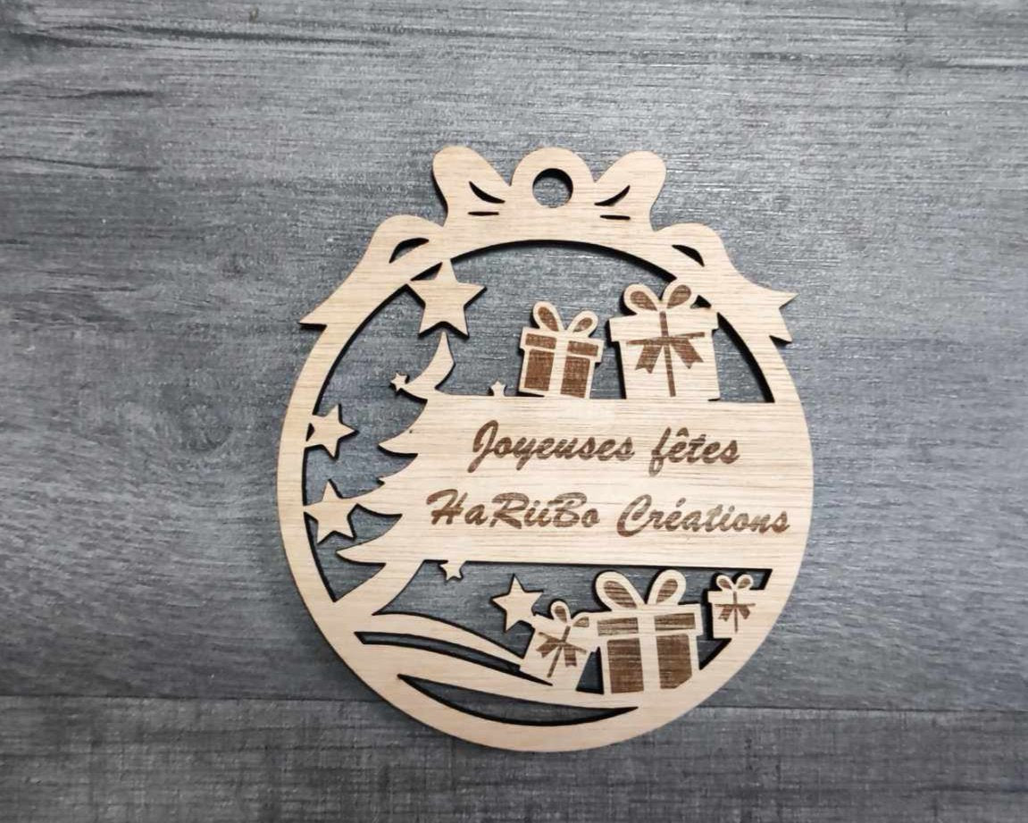 Boule de Noël sapin et étoiles