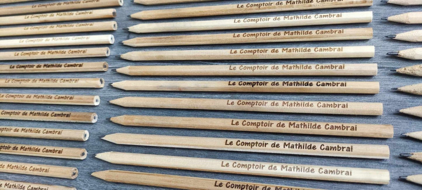 Ajoutez un message, un prénom pour rendre ce crayon d bois unique
