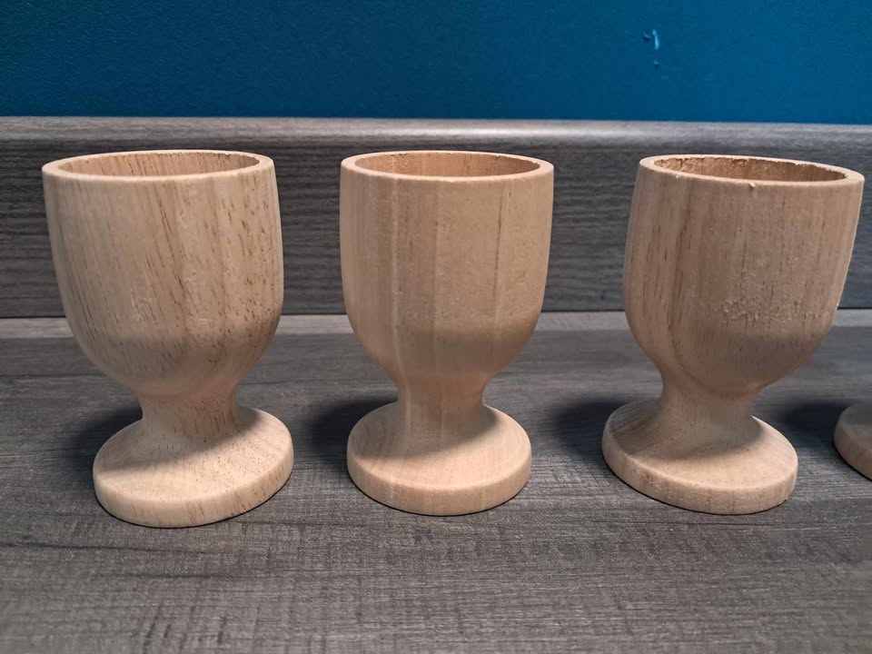 Prenom sur coquetier en bois sur mesure