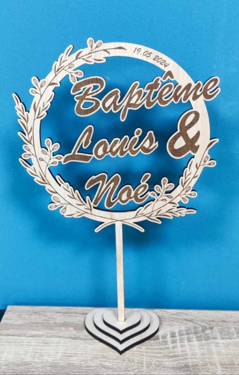 Création en bois pour baptême avec double prénoms.