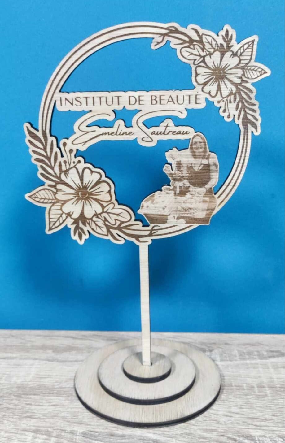 Décoration table avec logo entreprise, sur mesure en bois