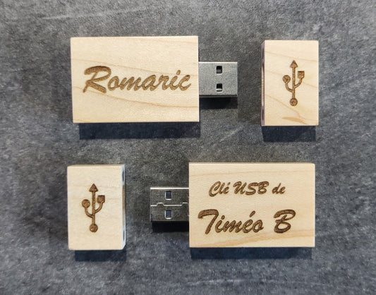 Clé USB en bois avec prénom et logo