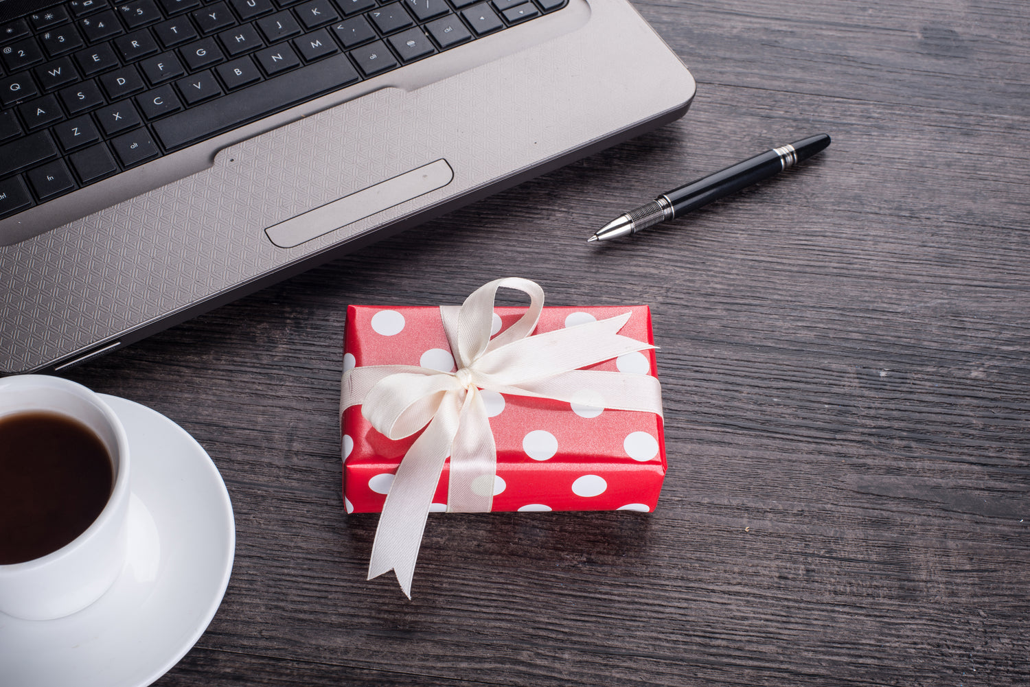 Photo exemple cadeaux clients salariés goodies cse bois