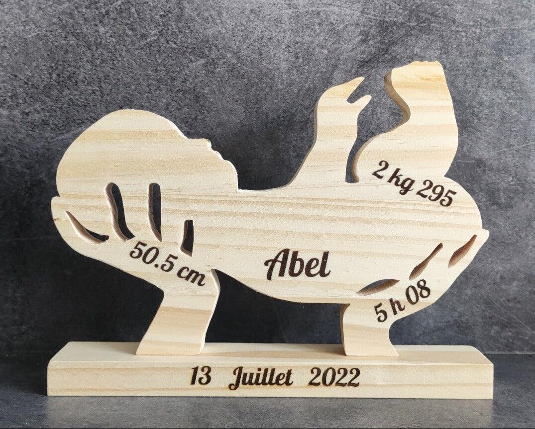 Bébé naissance en bois