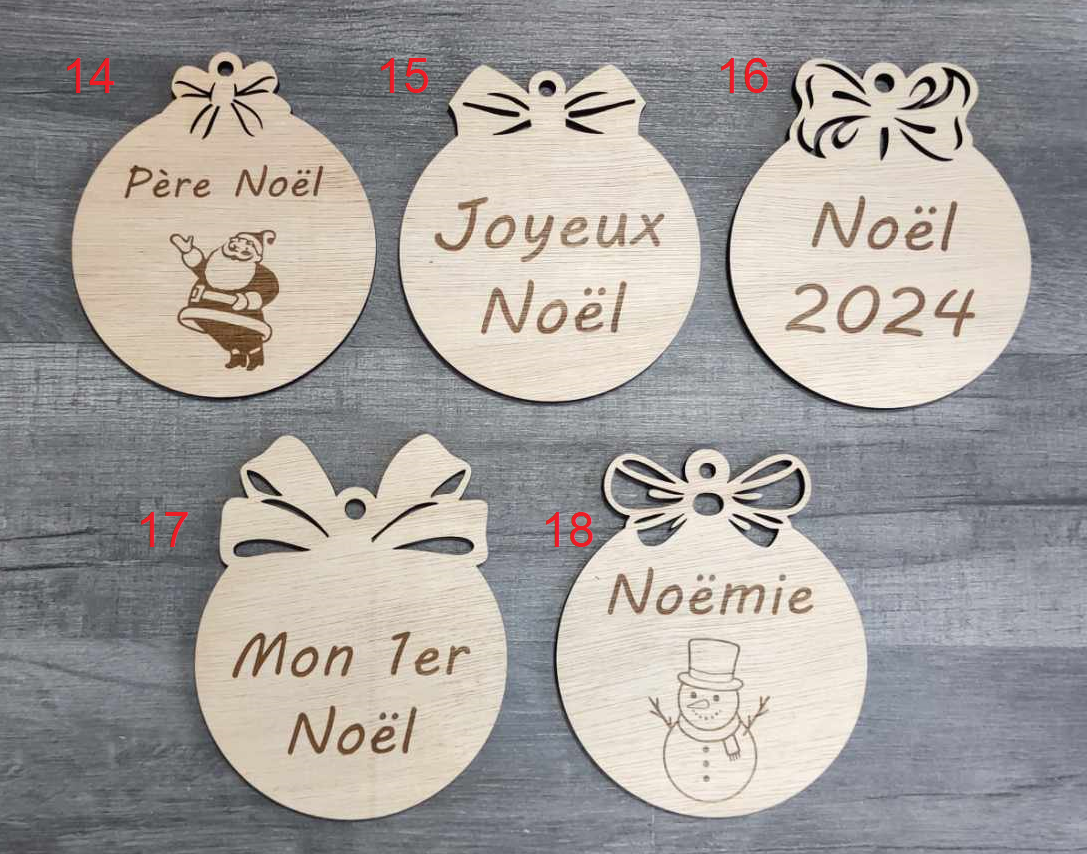 Sapin de Noël avec boule