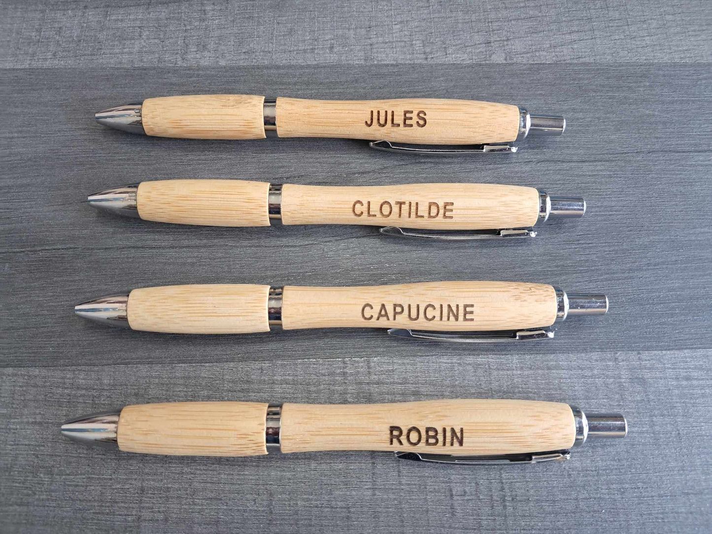 stylo en bambou forme arrondi avec prénom au choix