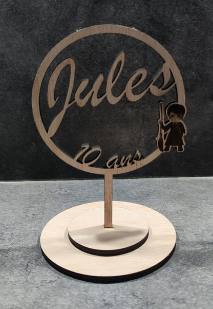 Décoration en bois sur mesure pour anniversaire