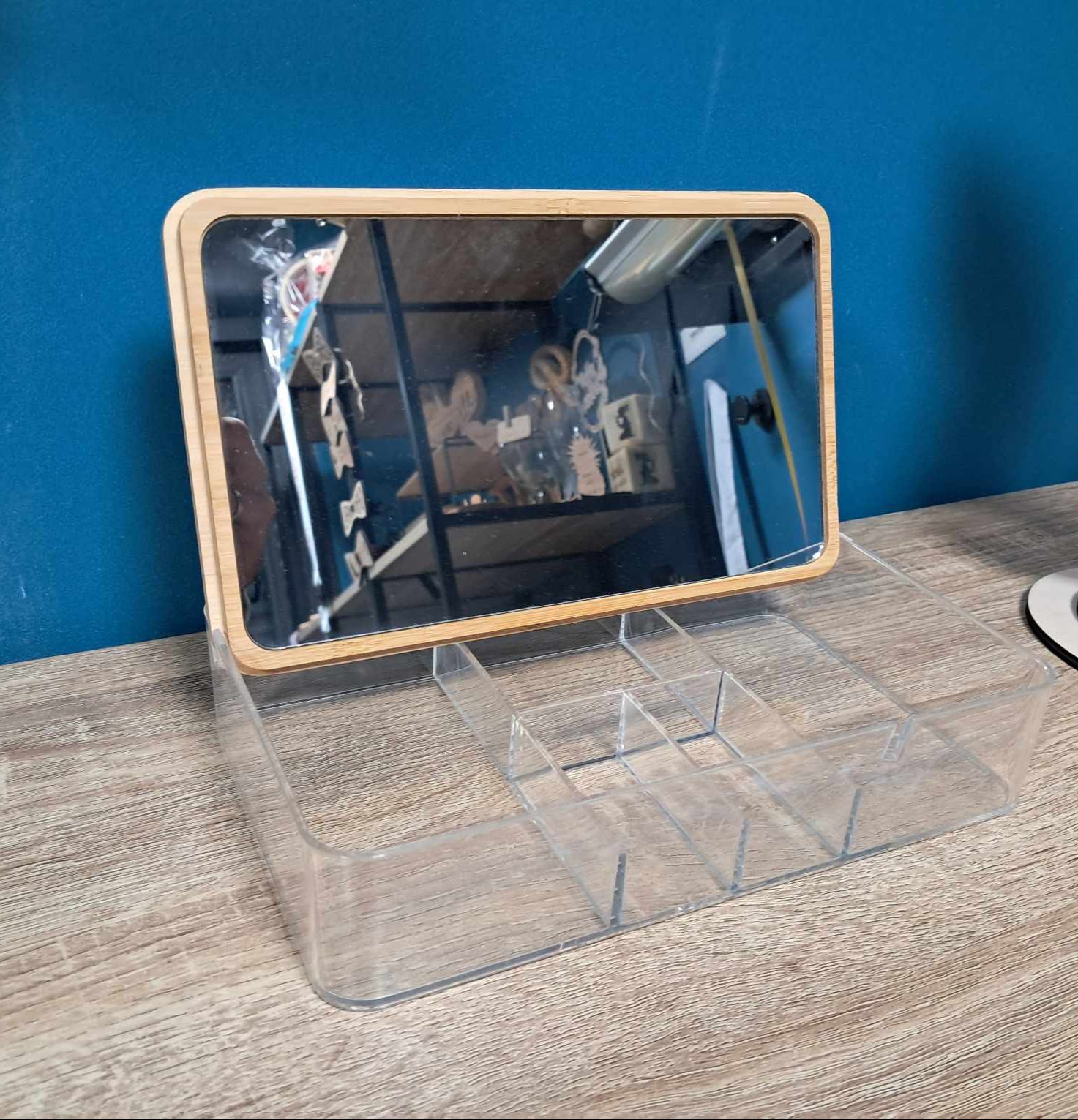 Boite avec rangement et miroir