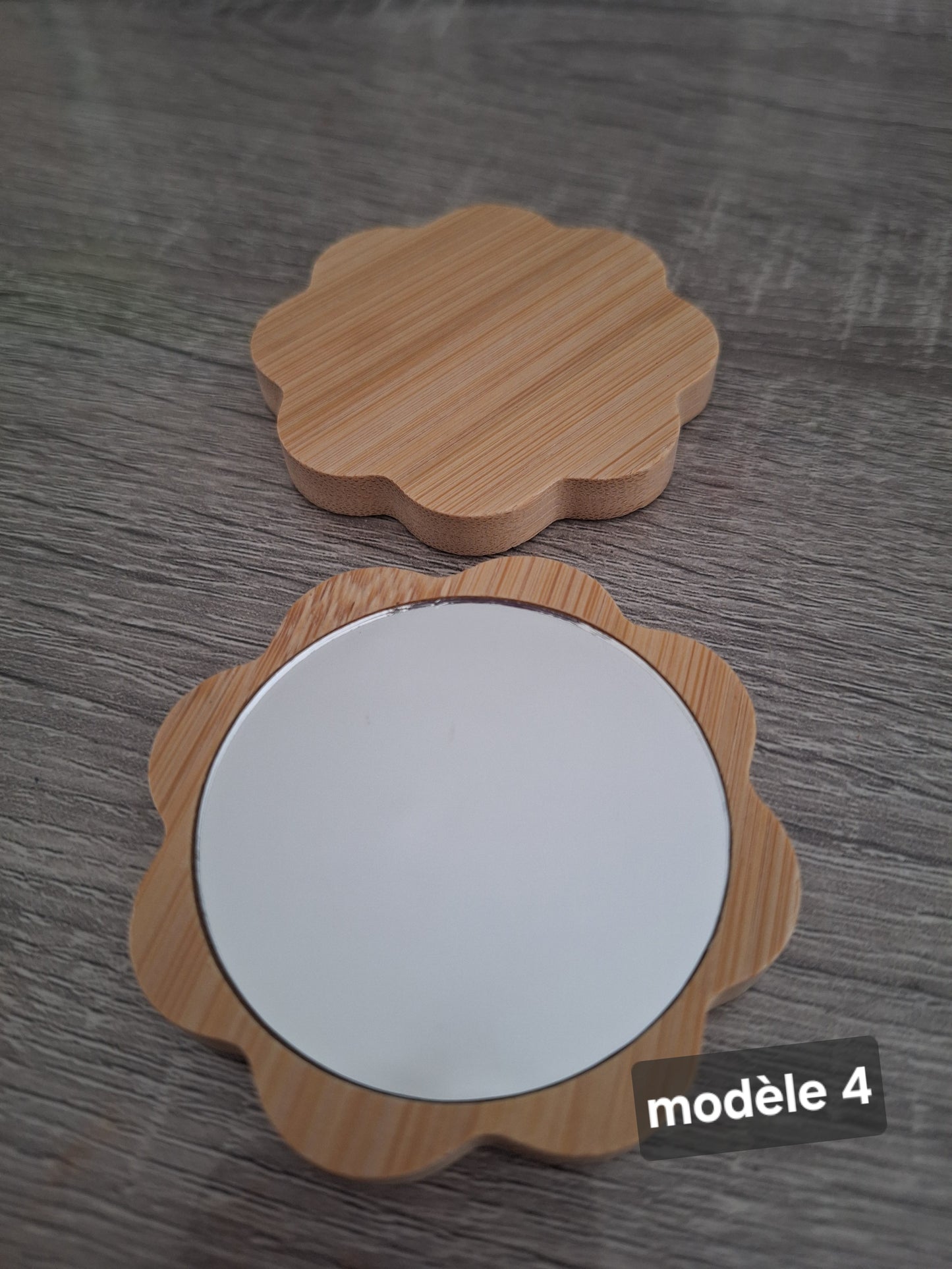 Gravure sur bois miroir de poche